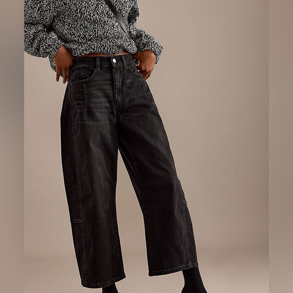 Gently used- Pilcro Heritage Curve Mid-Rise
Barrel Jeans